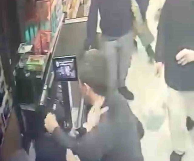 Pendik’te poşet tartışması kavgaya dönüştü: Kadın kasiyer darbedildi