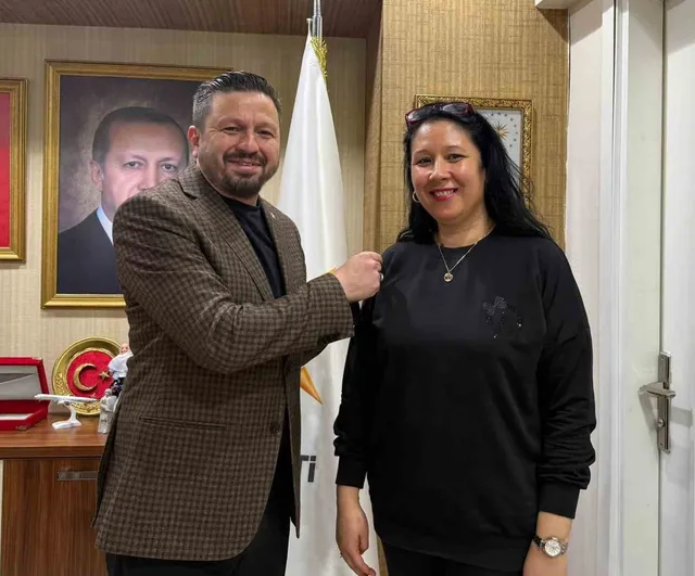 Sabiha Gören ve Halime Can AK Parti'ye katıldı; Mehmet Aydemir rozetleri taktı