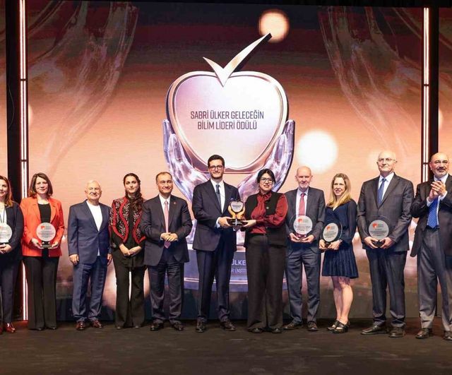 Sabri Ülker Geleceğin Bilim Lideri Ödülü’nün 10’uncusu Şili’den Maria Elsa Pando San Martin’e verildi