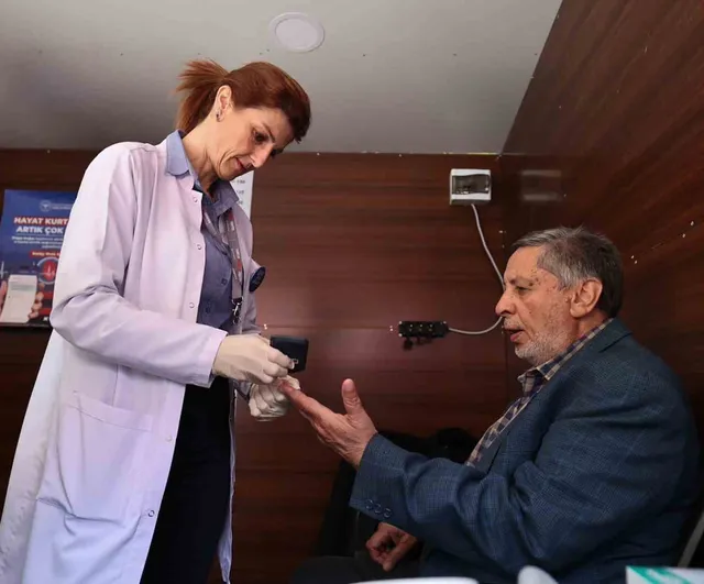 Sakarya'da 'Sağlık Sokağı' açıldı: 20 branşta randevusuz danışmanlık ve tarama