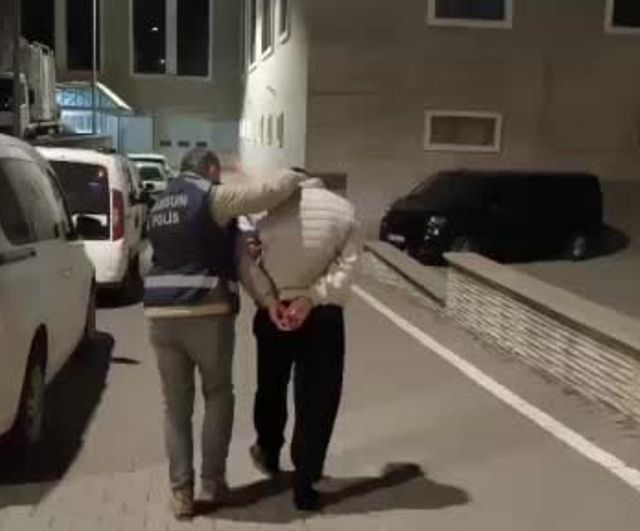 Samsun Atakum'da uyuşturucu operasyonu: 10 yıl 9 ay 22 gün kesinleşmiş cezayla aranan şüpheli yakalandı