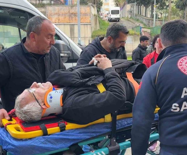 Samsun'da genç sürücünün kontrolünü kaybettiği araç kaldırıma çıktı: 1 yaralı