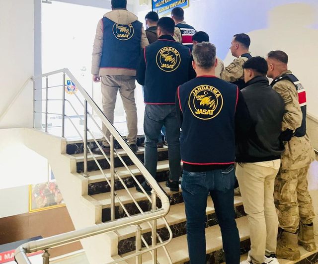 Şanlıurfa'da bağ evinden hırsızlık: 3 şüpheliden 2'si tutuklandı