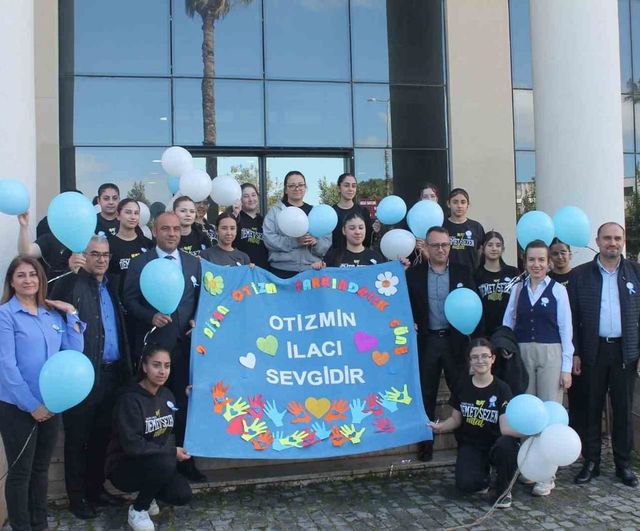 Selçuk'ta Otizm Farkındalık Günü: Lise öğrencileri ve öğretmenlerden farkındalık etkinliği