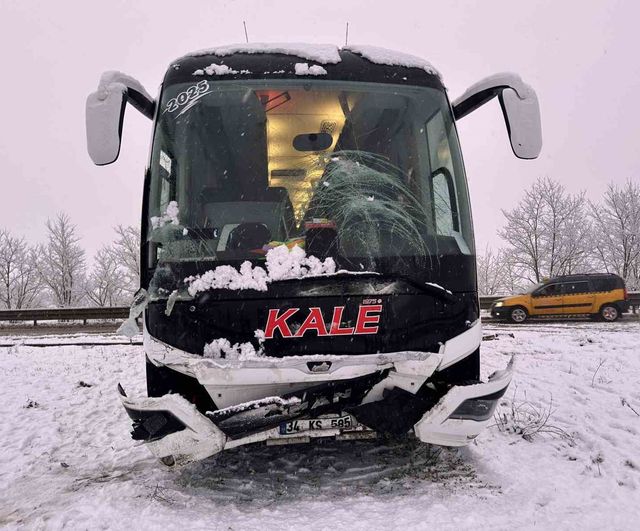 Seydiler'de kar ve sis nedeniyle 10 araçlı zincirleme kaza: 6 kişi yaralandı