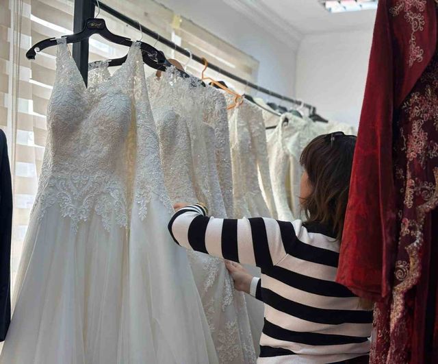 Sincan Belediyesi, Yarım Elma Hayır Çarşısı ile İhtiyaç Sahibi Çiftlere Gelinlik ve Kıyafet Desteği