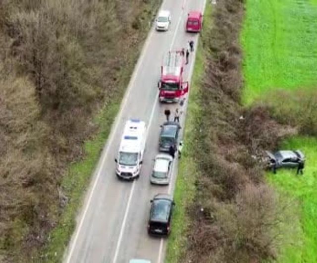 Sinop’ta Erfelek-Lala yolunda kaza: Giresun’dan gelen araç tarlaya uçtu, 5 yaralı