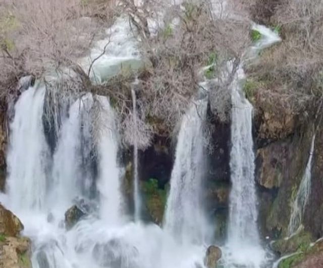 Sivas'ta Bahar Coşkusu: Gemerek'teki Sızır Şelalesi Doğal Güzelliğini Sergiledi