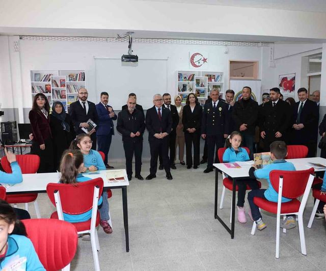 Sivas’ta TOKİ Ahmet Yesevi Ortaokulu’nda Şehit Polis Şeyda Yılmaz Kütüphanesi Açıldı