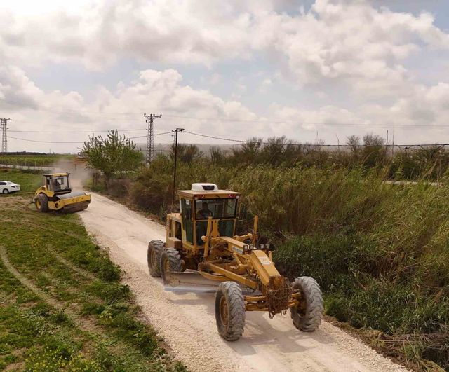 Tarsus’ta yağış zararları giderildi: Bozulan yollar onarılarak üreticilerin tarlalara erişimi sağlandı