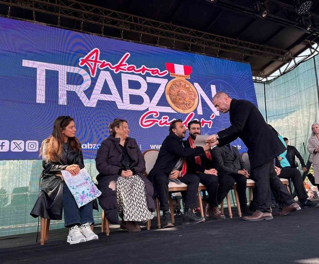 ‘Taşacak Bu Deniz’ Oyuncuları Ankara'daki Trabzon Günleri'nde Hayranlarıyla Buluştu