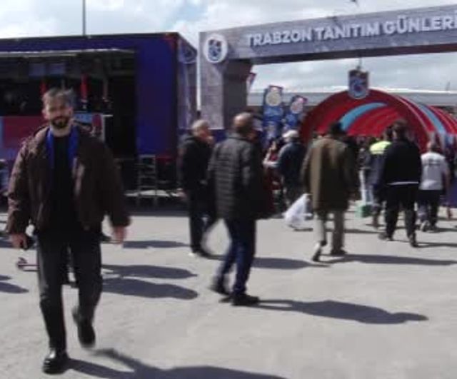 ‘Taşacak Bu Deniz’ oyuncuları Ankara’daki Trabzon Günleri’nde hayranlarıyla buluştu