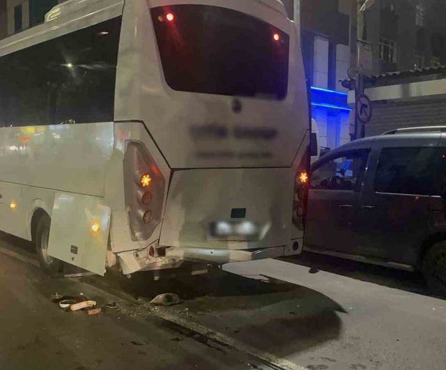 Tekirdağ Çorlu'da alkollü sürücünün servis minibüsüne arkadan çarpması: şoföre ve gazeteciye tehdit