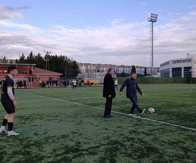 Tekirdağ'da Polis Haftası'nda Emniyet ile Roman Vatandaşlar Dostluk Maçında Buluştu