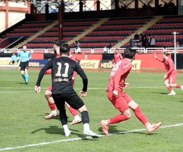 TFF 2. Lig Beyaz Grup: Kastamonuspor 2-2 Karaman FK — Gazi'de çekişmeli beraberlik
