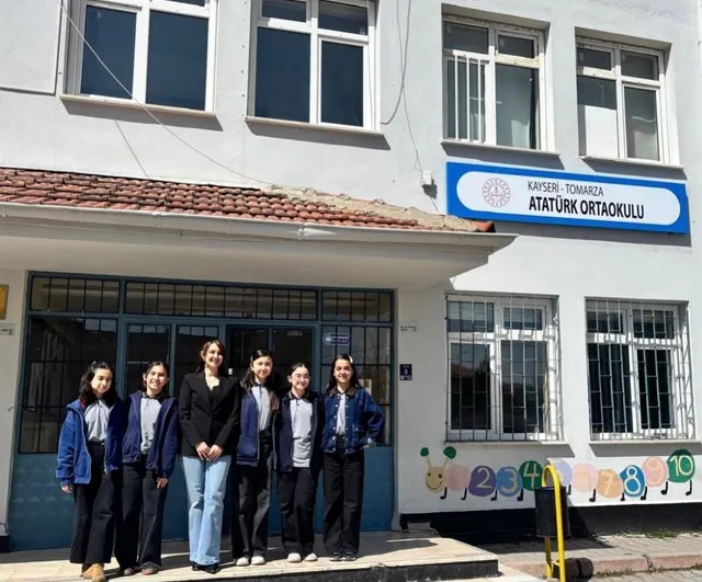Tomarza Atatürk Ortaokulu, ‘Tertemiz Yarınlar Okullardan Başlar’ Yarışmasında Kayseri Birincisi Oldu