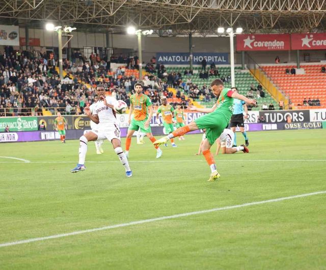 Trendyol Süper Lig 29. hafta: Corendon Alanyaspor 1-1 Trabzonspor