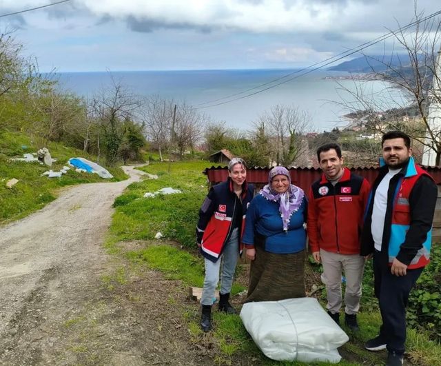 Türkeli'de hassas gruplara sera naylonu desteği: kırsal üretim güçlendiriliyor