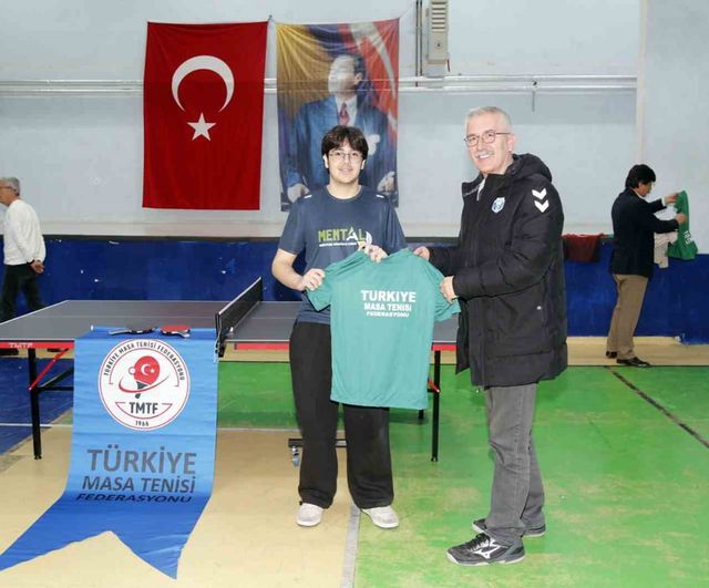 Türkiye üçüncüsü Menteşe Anadolu Lisesi'ne federasyondan profesyonel masa tenisi masası