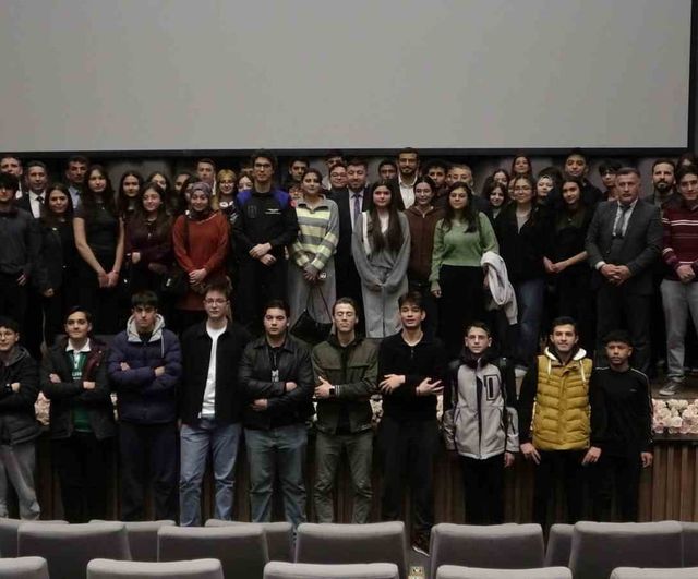 Tuva Cihangir Atasever Isparta’da öğrencilerle uzay deneyimlerini paylaştı