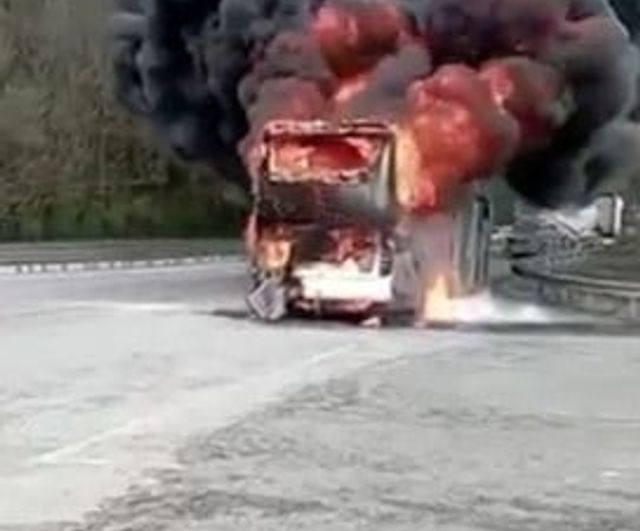 Yalova-Bursa kara yolunda otobüs motorunda yangın