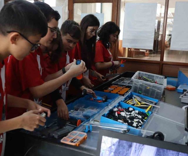 Yalovalı 'Brainstorms' Robotik Takımı, Kısıtlı İmkanlarla Dünya Şampiyonalarına Hazırlanıyor