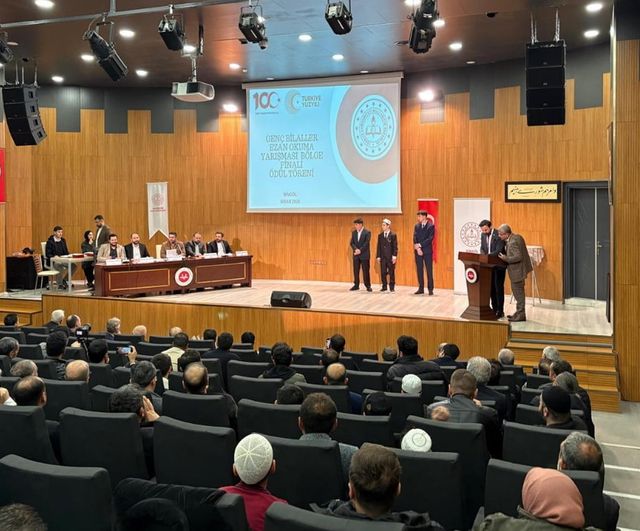 Yüksekovalı Öğrenci Üveys Miraç Tatlı 'Genç Bilaller' Ezan Okuma Yarışması Bölge Birincisi Oldu