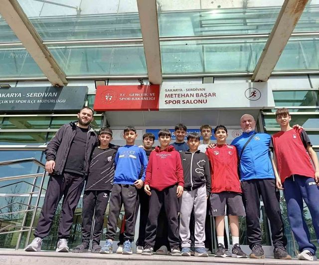 Yunusemre Belediyespor Güreşçileri U15 Grekoromen Türkiye Finallerine Yükseldi