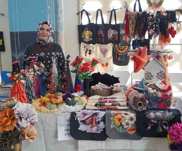 Yunusemre’de Atıklar Sanata Dönüşüyor: Kadınlar Geri Dönüşümle Ekonomiye Destek Veriyor