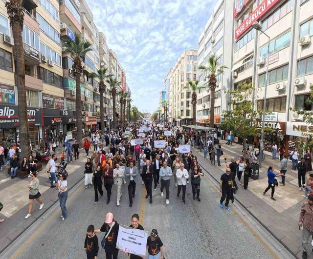 38. Uluslararası Amatör Tiyatro Festivali Denizli'de kortejle başladı