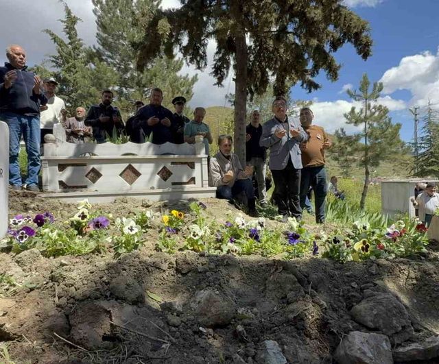 61 yıl sonra memleketine getirilen şehit Onbaşı Duran Öztürk Tokat'ta toprağa verildi