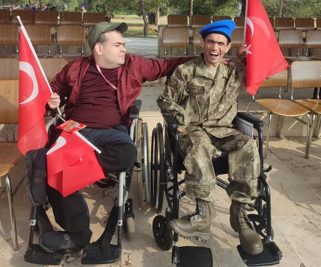 Acıpayam'da Kanatsız Melekler'den özel askerler için kına gecesi