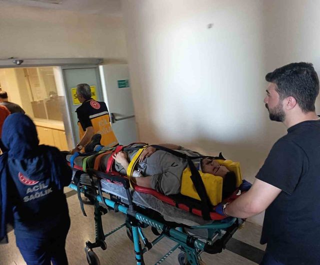 Adıyaman OSB'de iş kazası: Üzerine demir parçası düşen işçi hastaneye kaldırıldı