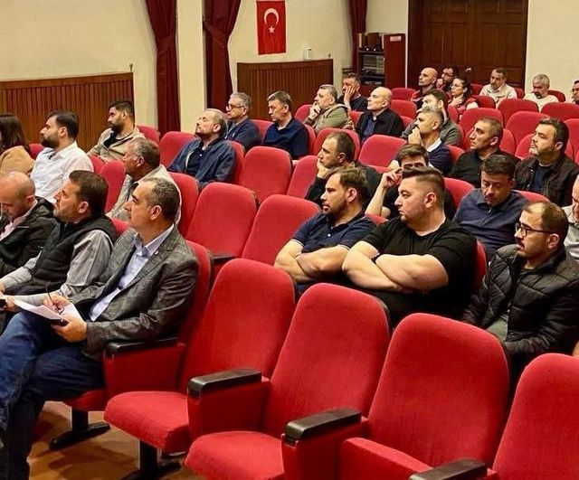 Afyonkarahisar'da Kanatlı İşletme Temsilcilerine Biyogüvenlik Bilgilendirmesi