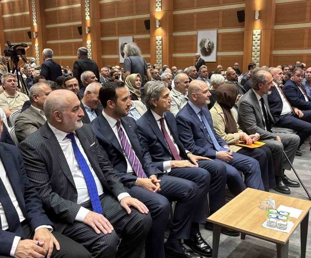 AK Parti İstanbul İl Başkanlığı 'Yerel Yönetimlerde İlk Basamak: Muhtarlarımız' paneli: Muhtarların rolü ve mahalle kültürü tartışıldı