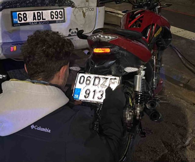 Aksaray'da plakasını söküp egzoz patlattı: Sürücüye 62 bin lira ceza, 1 ay ehliyet ve motosiklet trafikten men