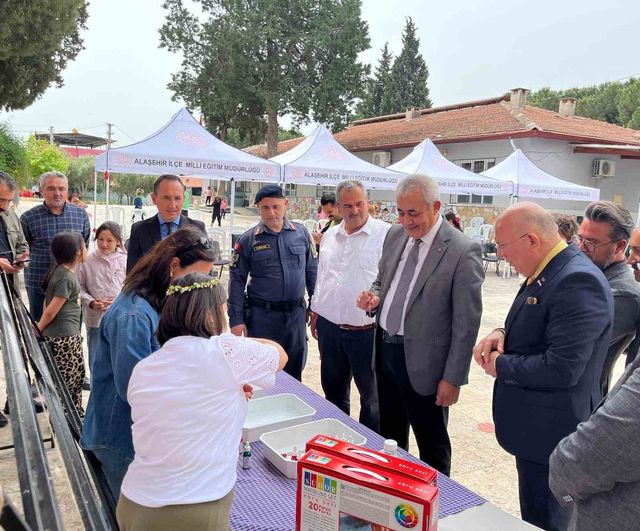 Alaşehir Killik Mahallesi'nde Ramazan Nedeniyle Ertelenen Nevruz Kutlaması Yoğun Katılımla Gerçekleşti