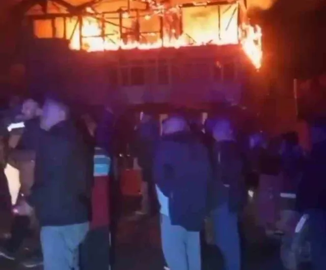Amasra Şükürler'de ev yangını köy konağı ve camiye sıçradı — İtfaiye müdahalesi sürüyor