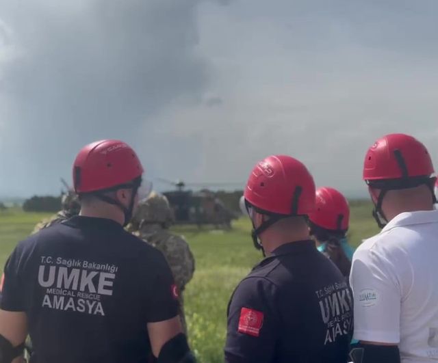 Amasya'da UMKE tatbikatı: Üniversiteli paramedikler 'Melek Filo' ile helikopter tahliye eğitimi