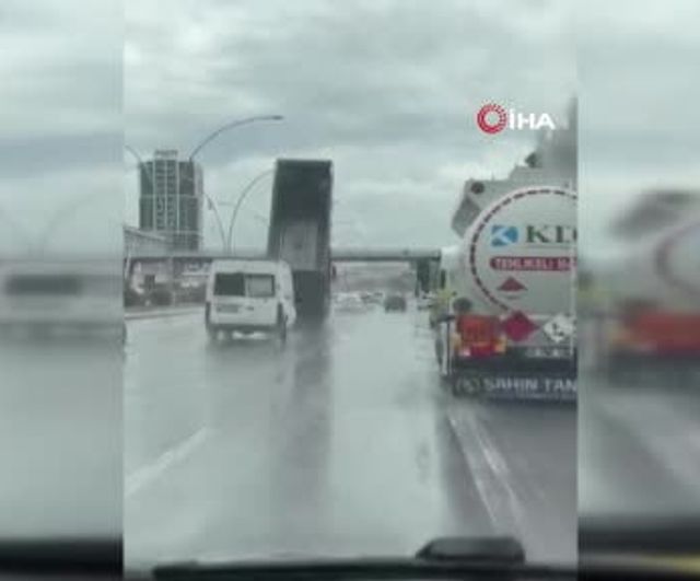 Ankara Altındağ'da kamyon üst geçide çarptı: Üst geçit yıkıldı, 3 yaralı