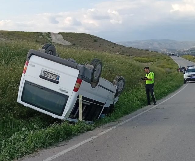 Ankara Beypazarı'nda minibüs devrildi: 1 kişi hayatını kaybetti