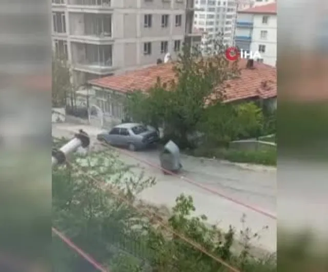 Ankara'da kuvvetli rüzgar çöp konteynerini yola savurdu; araçlara ve kaldırımlara zarar verdi