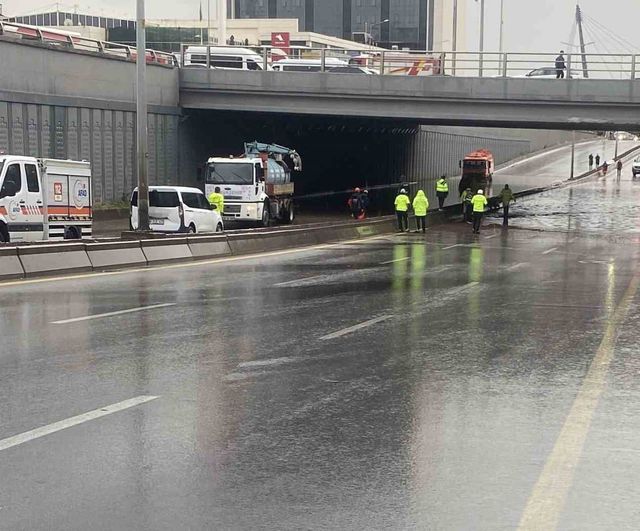 Ankara’da Sağanak Yağış Sonrası Alt Geçitler ve Yollar Suyla Doldu