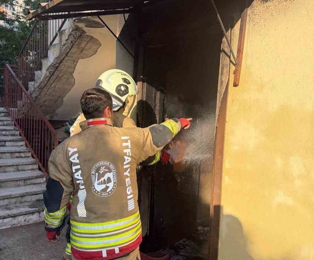 Antakya'da Avsuyu Mahallesi'nde Ev Yangını Kısa Sürede Kontrol Altına Alındı
