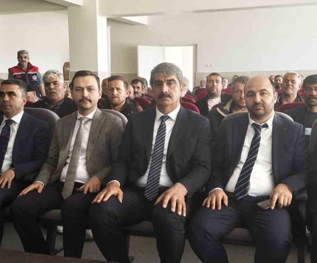 Aşkale'de arıcılığa destek: 50 üreticiye yüzde 70 hibeli arılı kovan dağıtıldı