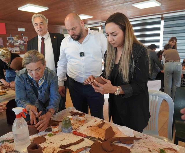 Atakum’da Dünya Engelliler Haftası kapsamında özel bireyler seramik atölyesinde buluştu