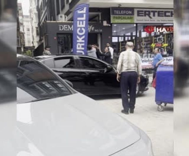 Avcılar Çiğdem Caddesi'nde kavga: vatandaşlar ayrılmayan tarafı taşıdı