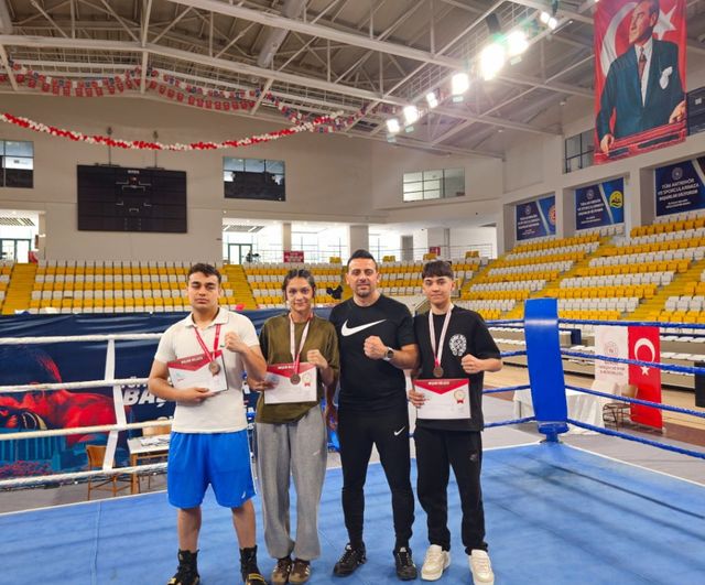 Aydınlı boksörler Bayburt’ta 1 gümüş, 2 bronz madalya kazandı