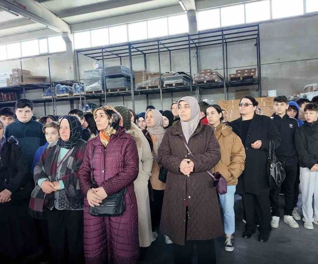 Bafra'da Mesleki Eğitim Protokolü Kapsamında Öğrenci ve Veliler Üretim Alanlarını İnceledi
