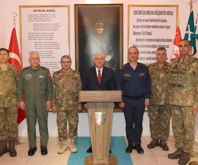 Bakan Güler, Edirne’de 9’uncu Hudut Tugay Komutanlığı’nda Mehmetçikle bayramlaştı